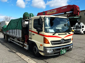 大型移動式クレーン車（7ｔクレーン車）